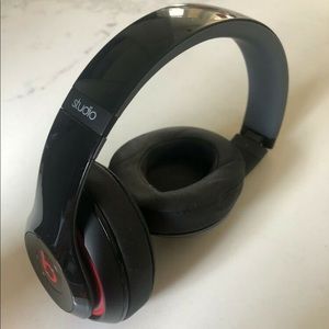 Dr Dre beats studio over ear headphones w/ case